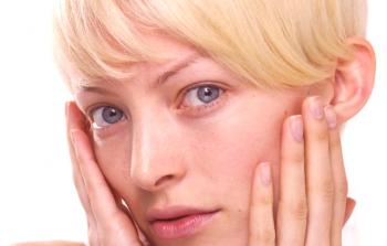 Otekanje obraza pri ženskah - vzroki in zdravljenje