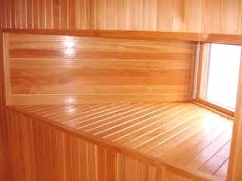 Barniz para revestimiento a base de agua: protege la madera dentro de la habitación