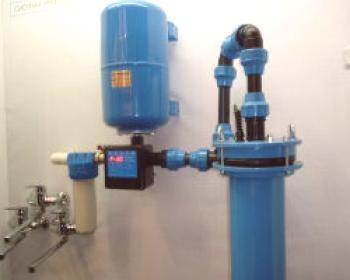 Sistema y dispositivo para el suministro de agua de una casa privada.