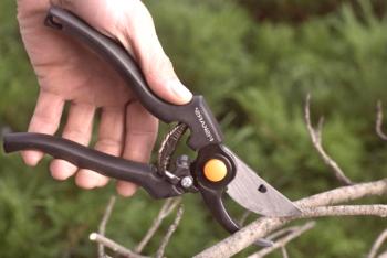 Vrtno orodje za obrezovanje dreves in grmičevja