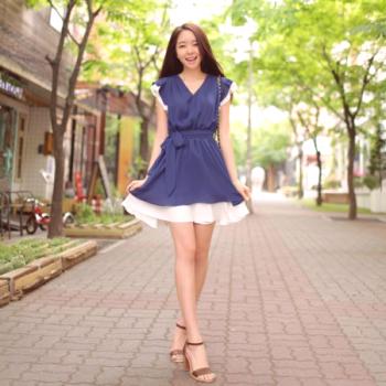 Con qué llevar un vestido azul: consejos de moda y tendencias con la foto.