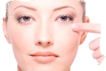 Cómo eliminar las arrugas debajo de tus ojos en casa: métodos que funcionan
