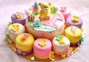Pasteles para bebés para niños y niñas. Ideas para fotos sobre cómo decorar un pastel para bebés.