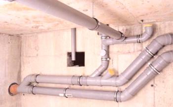 Vrste in značilnosti kanalizacijskih cevi za notranje in zunanje cevovode