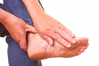 Подути и пациентски крак: какви са причините и какво да правя?