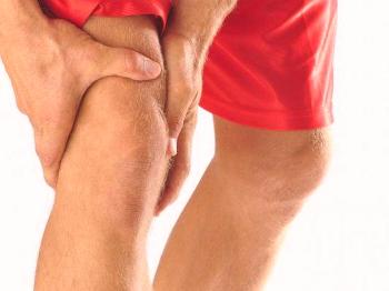 Če je bolečina kolena otekla in brez vpliva - kaj to pomeni in kako jo zdraviti