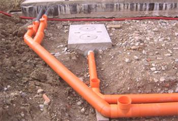 Odstopanje kanalizacijske cevi je učinek tega parametra na kakovost dela notranjih in zunanjih omrežij
