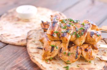 Kako narezati piščanca za kebab pravilno in okusno