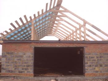 Nadglavna garaža: vrste streh in uporabljeni materiali
