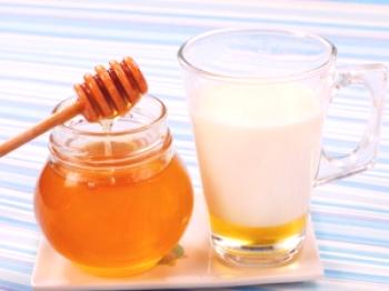 Je nacionalno zdravilo za kašelj in hladno mleko z medom!