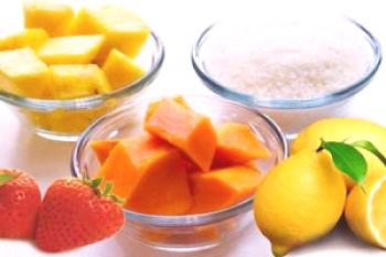 Pelar ácidos de frutas como una forma de lucir más joven. Recetas de peeling de frutas para el rostro.