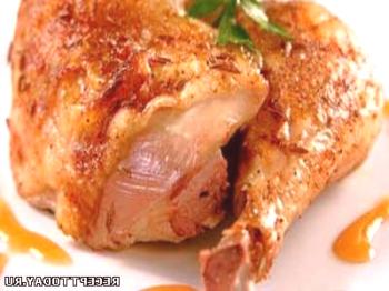 Recept: Piščančja stegna pečena s čebulo