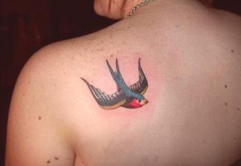 El valor del tatuaje del pájaro.