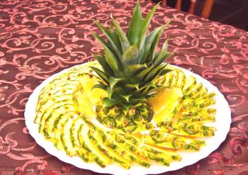 Kako lepo je rezan ananas doma