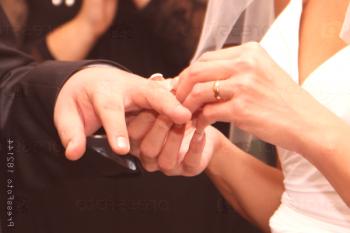 Na kakšne prste nosite poročni prstan: moda ali tradicija