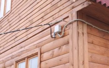 Priključitev električne energije na hišo iz stebra: cena v različnih regijah Rusije