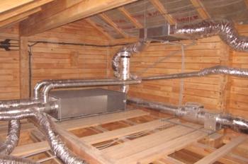 Ventilación en una casa de madera: un dispositivo para el sistema natural y coercitivo.