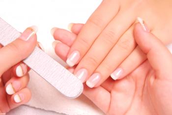 ¿Cómo eliminar las extensiones de uñas en casa?