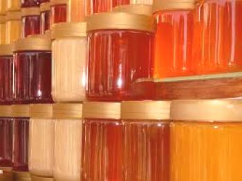 El color de la miel depende de por qué una variedad es más oscura o más clara.