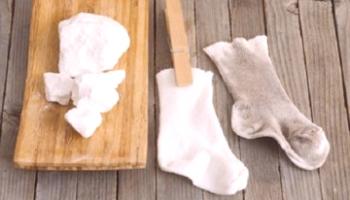 Как да миете бели чорапи у дома