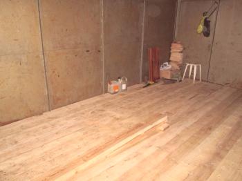Hacemos reparaciones: cómo nivelar el suelo de madera sin romper las tablas.