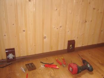 Električna napeljava v leseni hiši: priporočila izkušenih električarjev