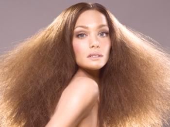 Un remedio para la pelusa: ¿qué usar para evitar que el cabello se desplace?