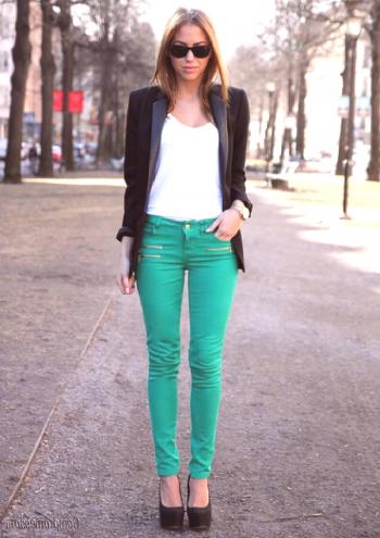 S tem, kar nositi temno zelene hlače v različnih situacijah, fotografijo
