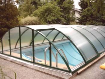 Pabellones para piscinas de materiales modernos - una variedad de formas y colores