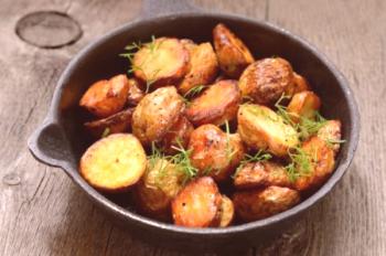Patatas al horno en horno: calorías y recetas de la foto.