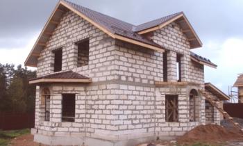 Izgradnja hiše s peno bloki z lastnimi rokami (video in foto)