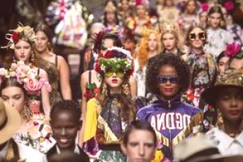 Kolekcija Dolce & Gabbana Pomlad-poletje 2019: Colorfulness and Starry Show