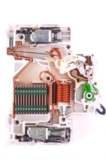 Características del funcionamiento del interruptor automático.