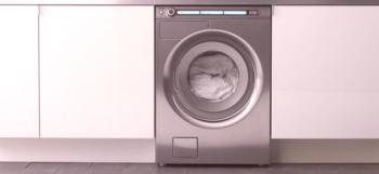 Ozki pralni stroj s sušenjem: cenite udobje