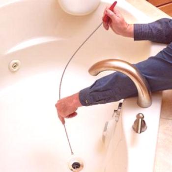 Kako odpraviti zamašitev z lastnimi rokami, če je kanalizacija v kopalnici zamašena? Pregled sodobnih in priljubljenih sredstev