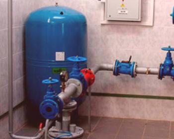 El sistema de abastecimiento de agua autónomo de una vivienda particular.