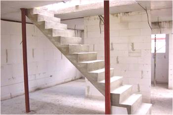Betonske stopnice z lastnimi rokami: priprava opažev, ojačitev, polivanje