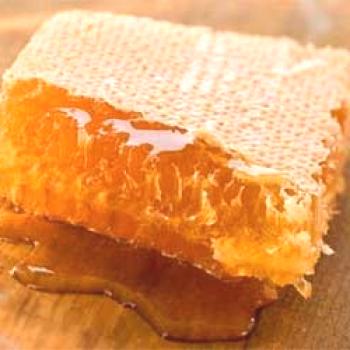 Miel en celdas y celdas en panal: propiedades útiles, uso.