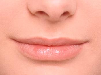 ¿Cómo eliminar las arrugas sobre el labio superior?