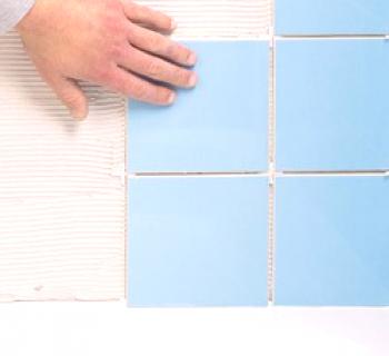Colocación de azulejos en el baño con sus propias manos: video de cómo colocar un azulejo en el baño