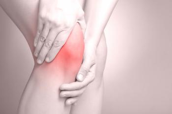 Поражението на колянната става чрез гонартроза с 1 степен