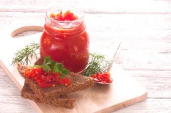 Аджика с хрян и домати: популярни рецепти със снимки