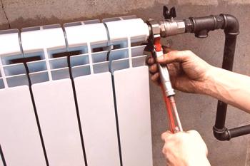 Namestitev bimetalnih ogrevalnih radiatorjev z lastnimi rokami