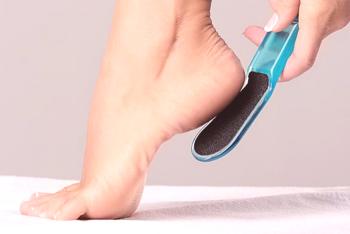 Грижи за краката: как да направят петте меки у дома