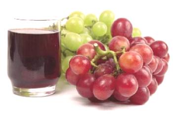 Preparar jugo de uva en casa.