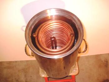 Caldera de calentamiento indirecto con sus propias manos: principio de trabajo y variantes de producción de calentadores de agua.