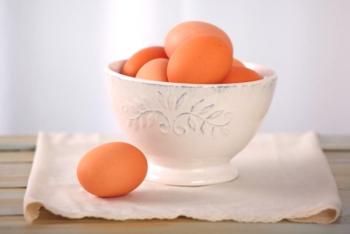 Kako kuhati jajca v mikrovalovni pečici v lupini in brez nje