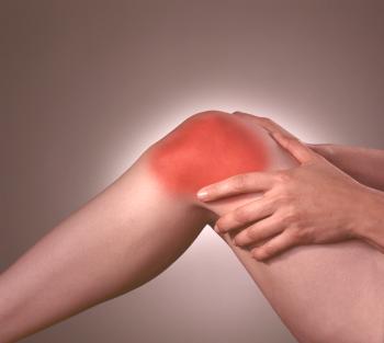 ¿Qué puede causar dolor de rodilla en el costado del interior?