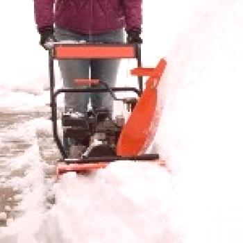 Técnica para la limpieza de la nieve.