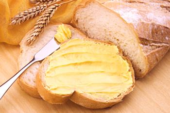 La mantequilla es buena y mala: vitaminas en la mantequilla.